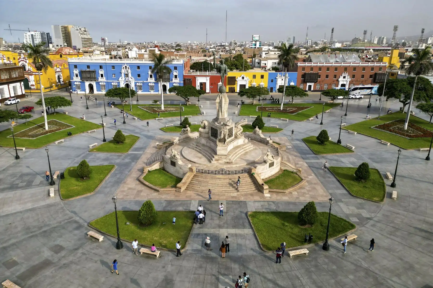 Foto de ¡Convierte Casas Feas en Fortunas: La Estrategia Inteligente para Crear un Legado Inmobiliario en Trujillo!