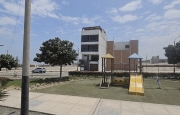Miniatura 2 de Casa de Estreno con Piscina y Terraza en Trujillo - Vive el Placer de lo Exclusivo