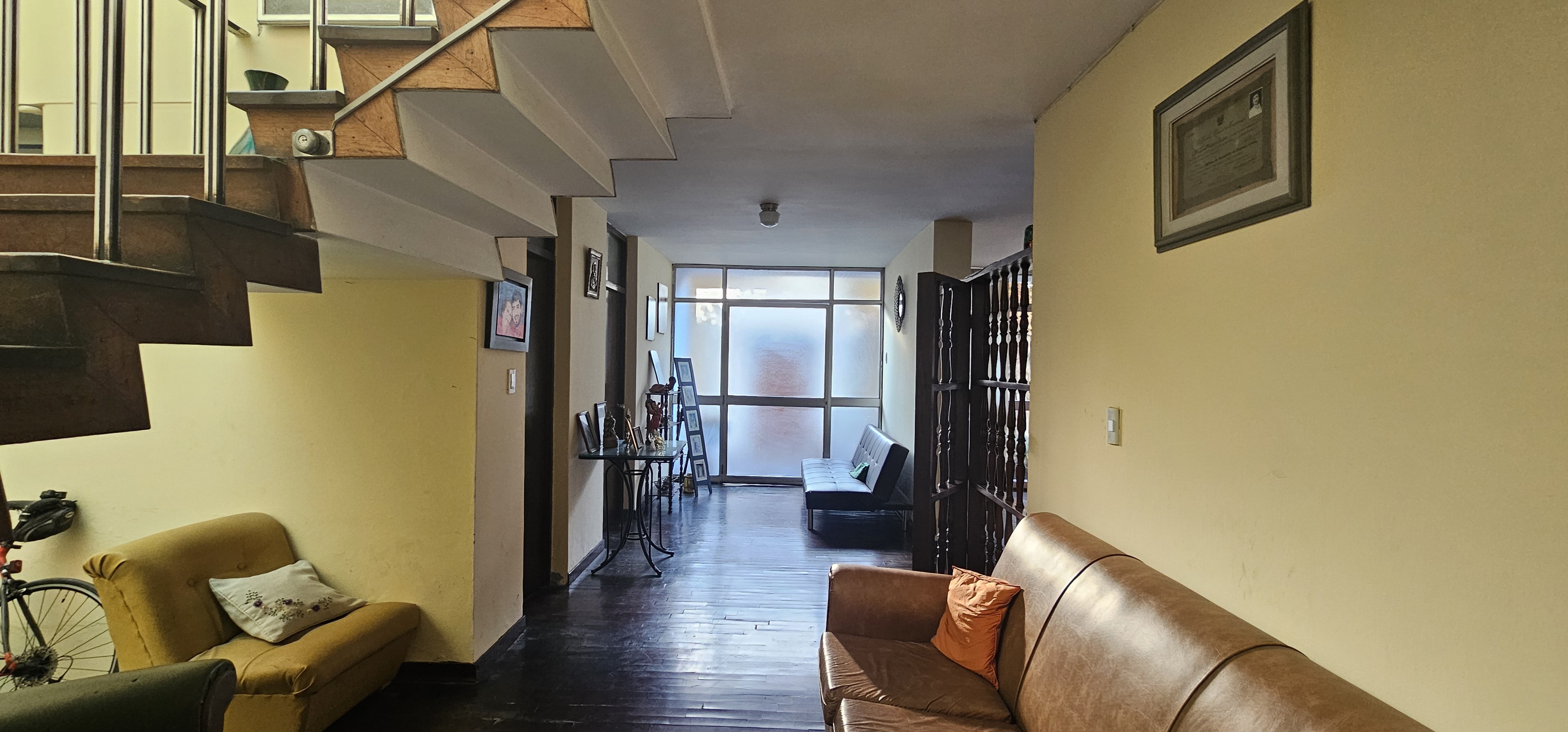 Casa en Av.Larco Cerca a Registros Públicos