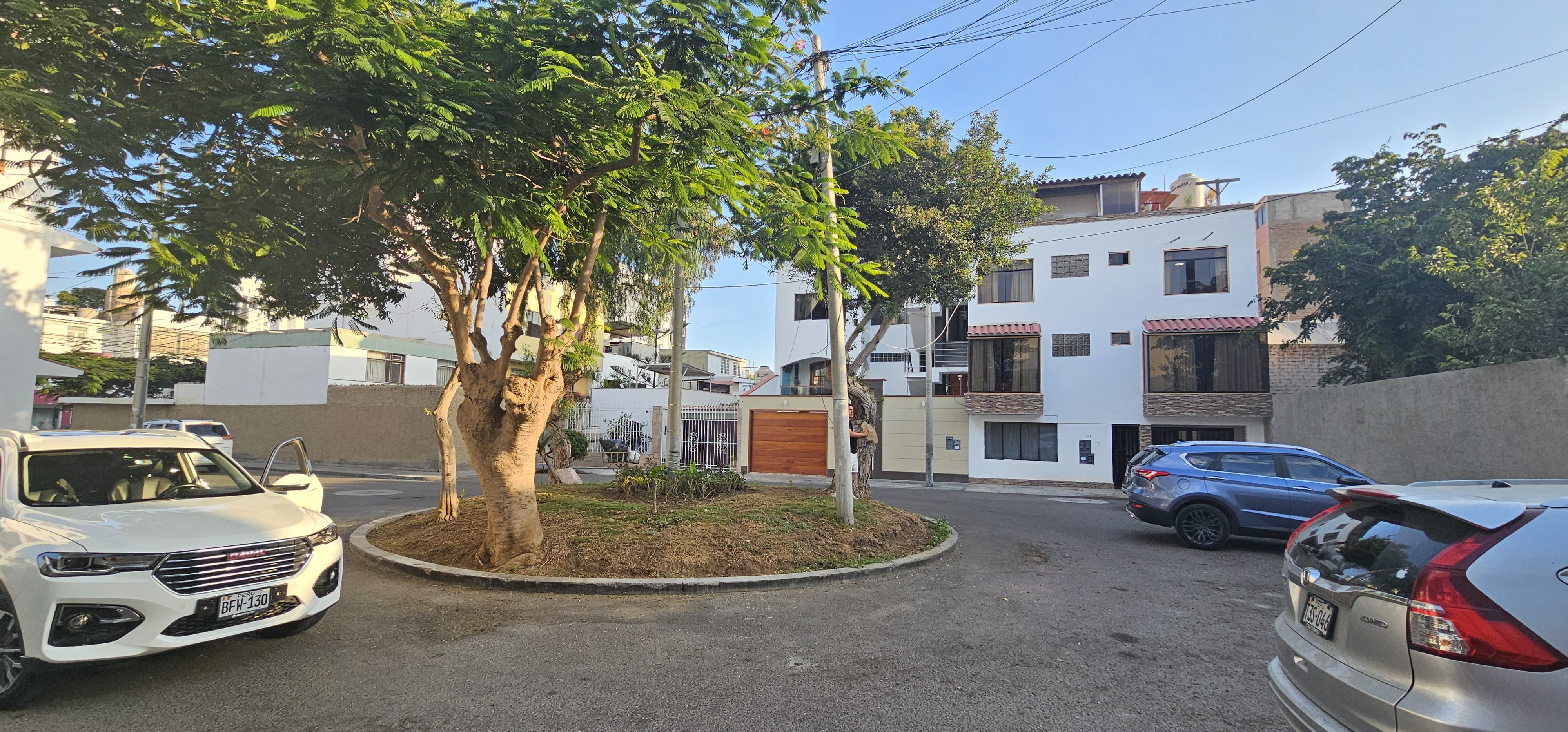 Casa en Av.Larco Cerca a Registros Públicos