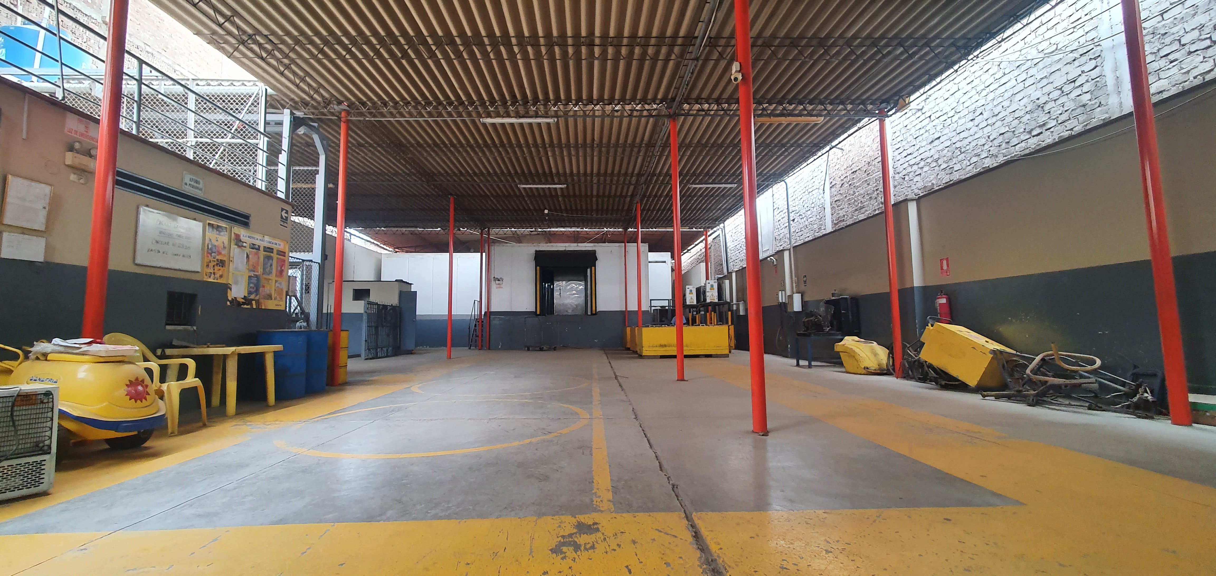 Tremendo Local para Almacenes muy cerca al Mercado La Unión