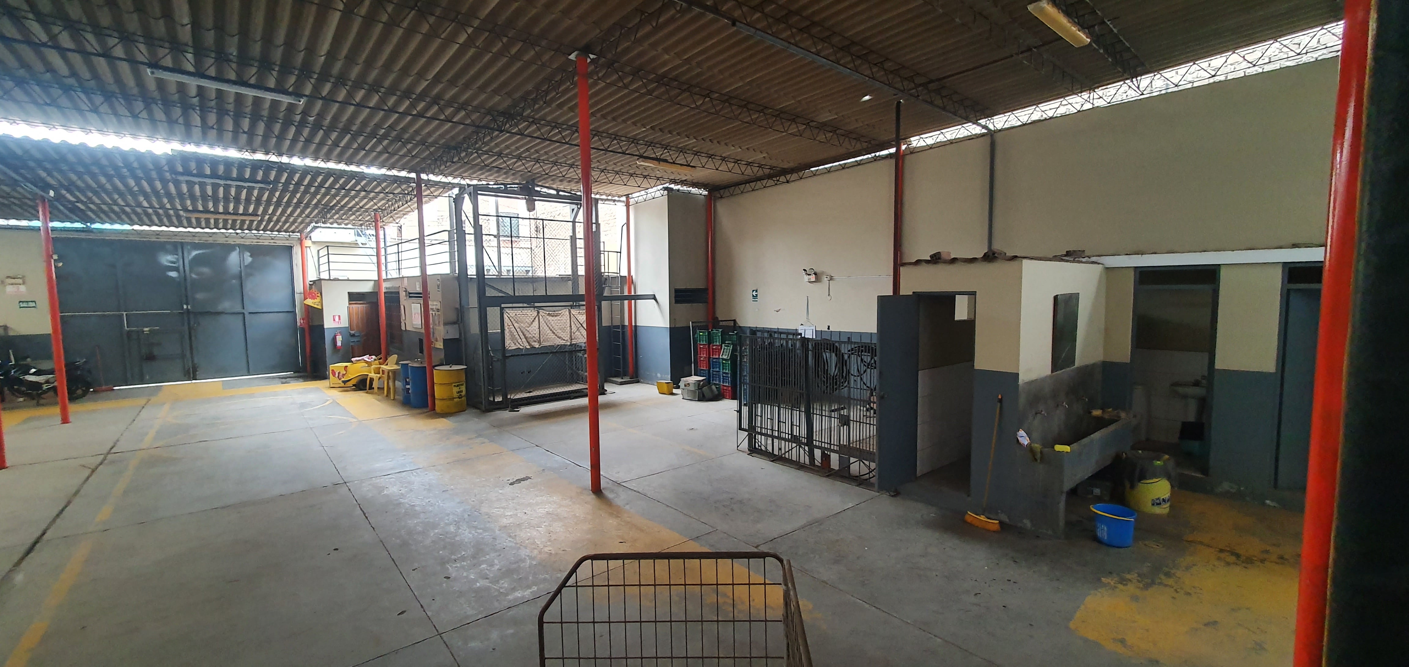 Tremendo Local para Almacenes muy cerca al Mercado La Unión