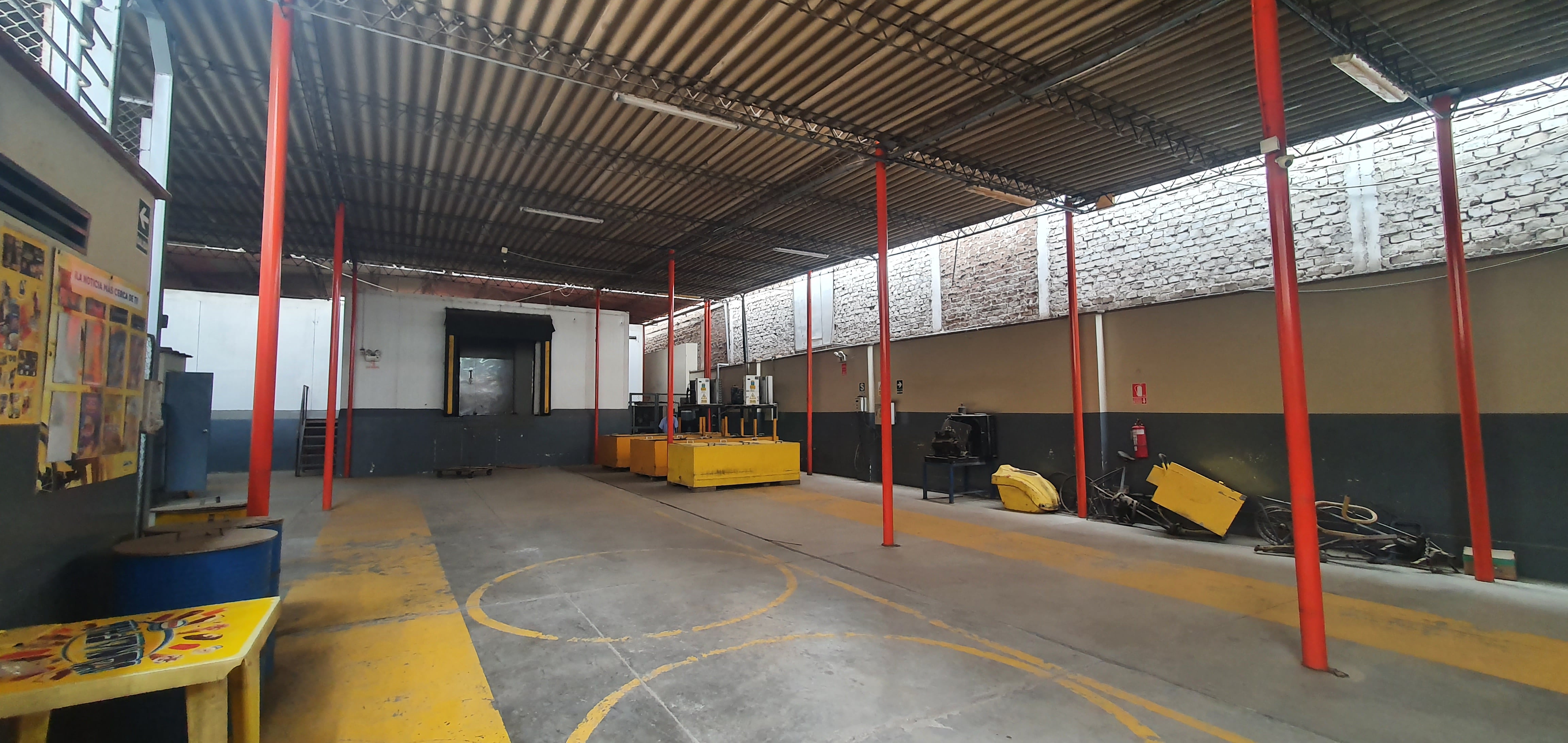 Tremendo Local para Almacenes muy cerca al Mercado La Unión