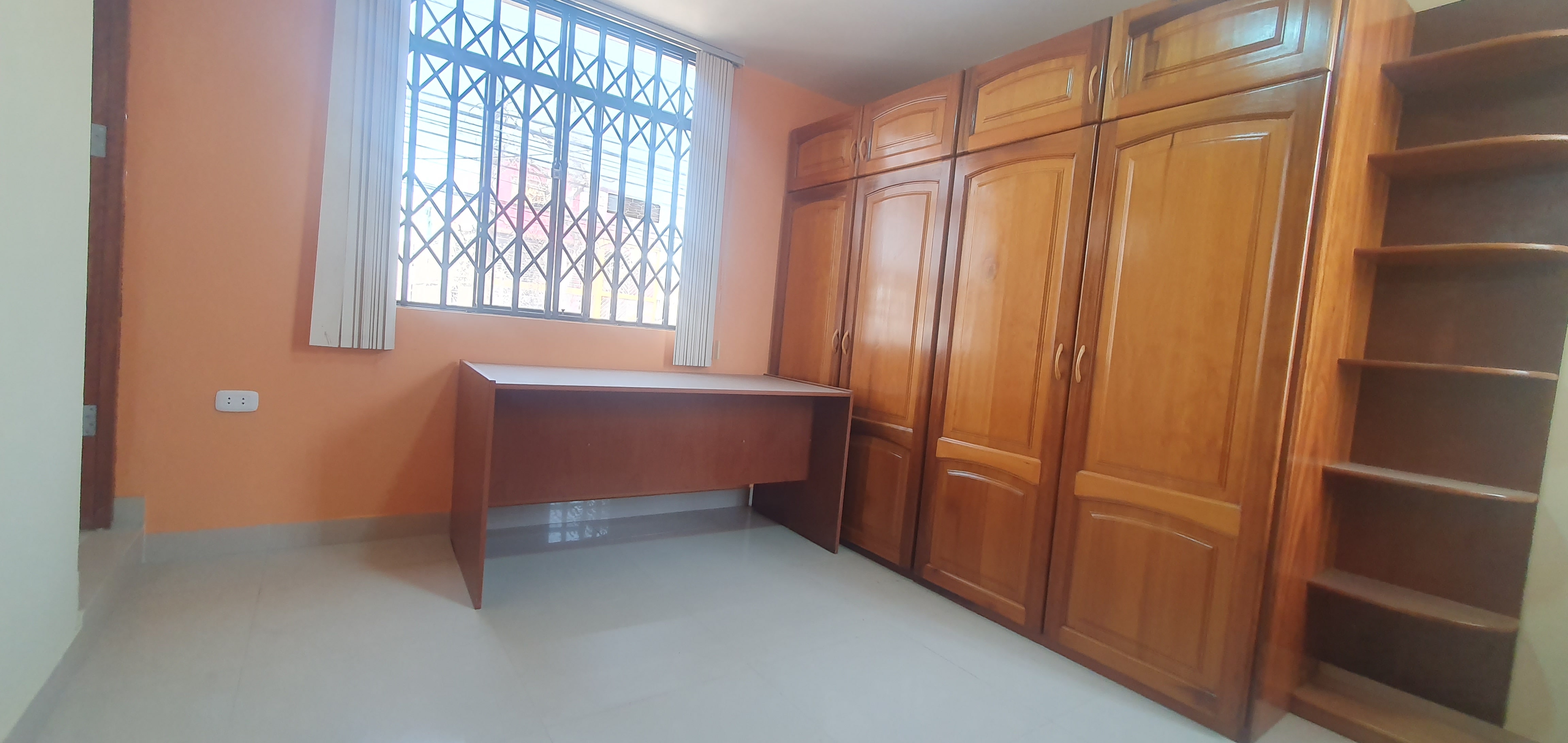 Local Comercial de Estreno con 10 Habitaciones:¡Oportunidad Única!