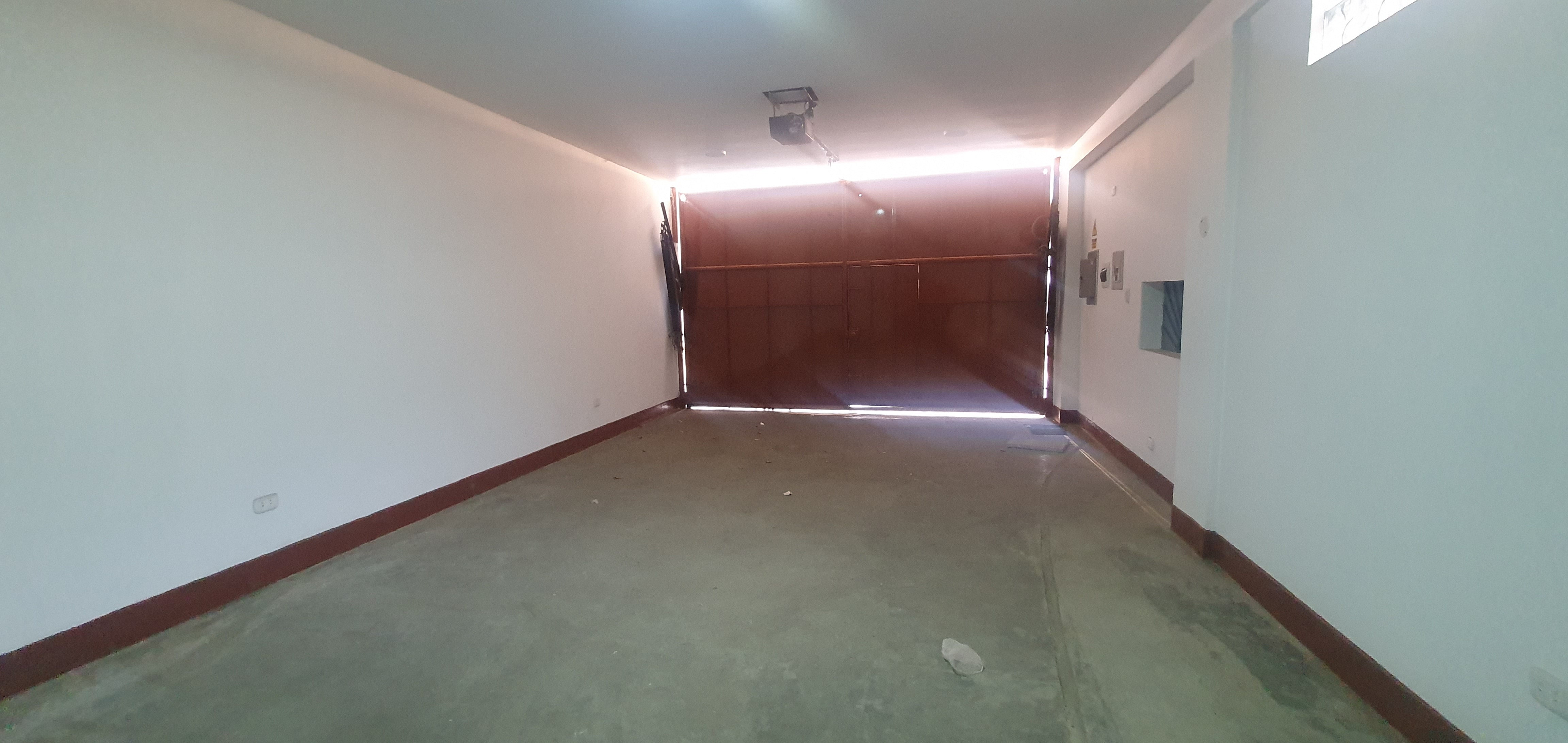 Local Comercial de Estreno con 10 Habitaciones:¡Oportunidad Única!