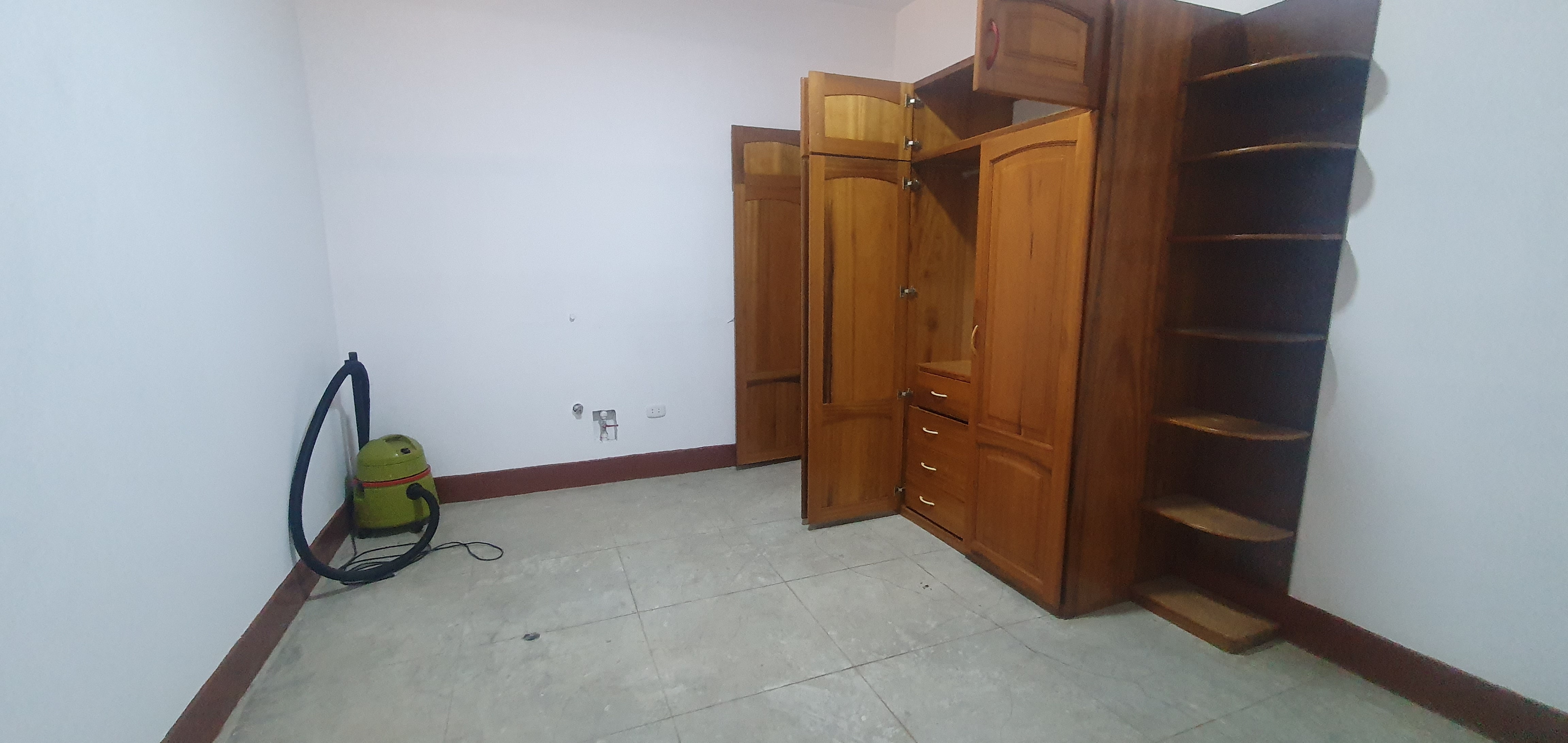 Local Comercial de Estreno con 10 Habitaciones:¡Oportunidad Única!