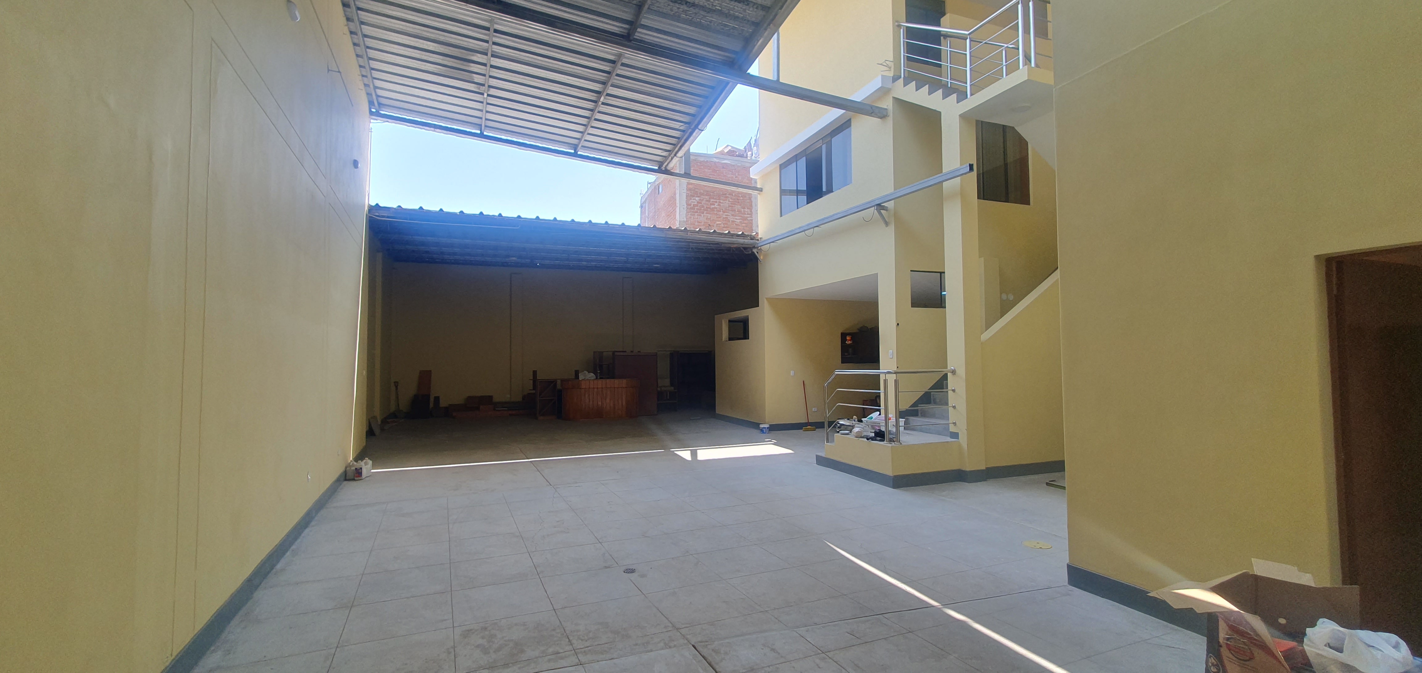 Local Comercial de Estreno con 10 Habitaciones:¡Oportunidad Única!