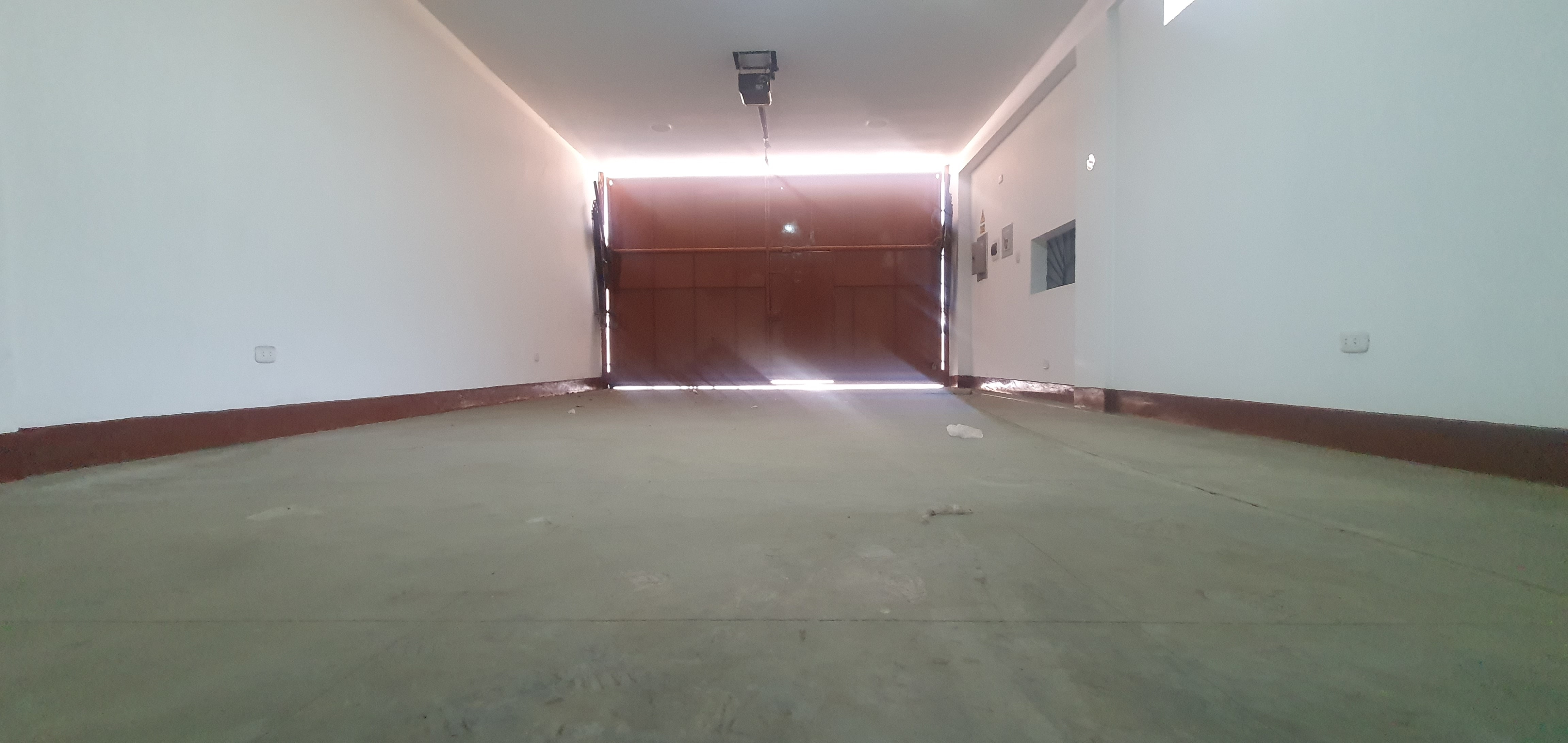 Local Comercial de Estreno con 10 Habitaciones:¡Oportunidad Única!