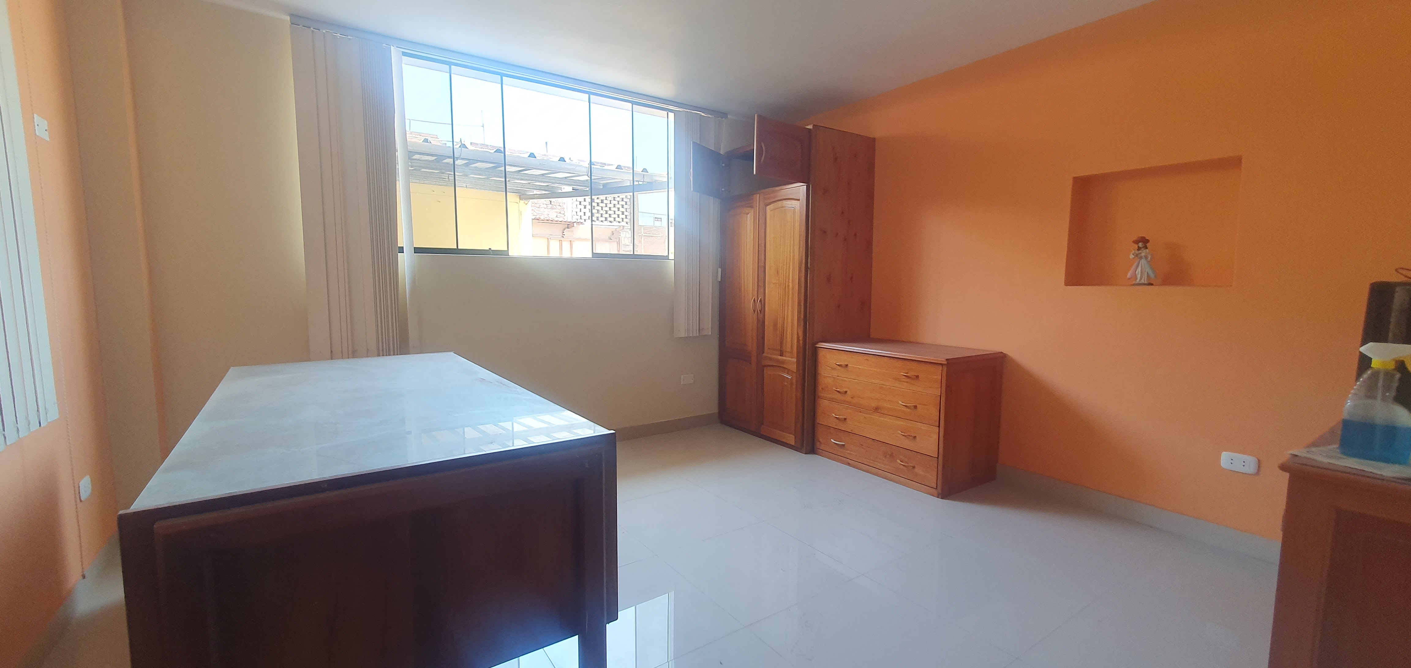 Local Comercial de Estreno con 10 Habitaciones:¡Oportunidad Única!