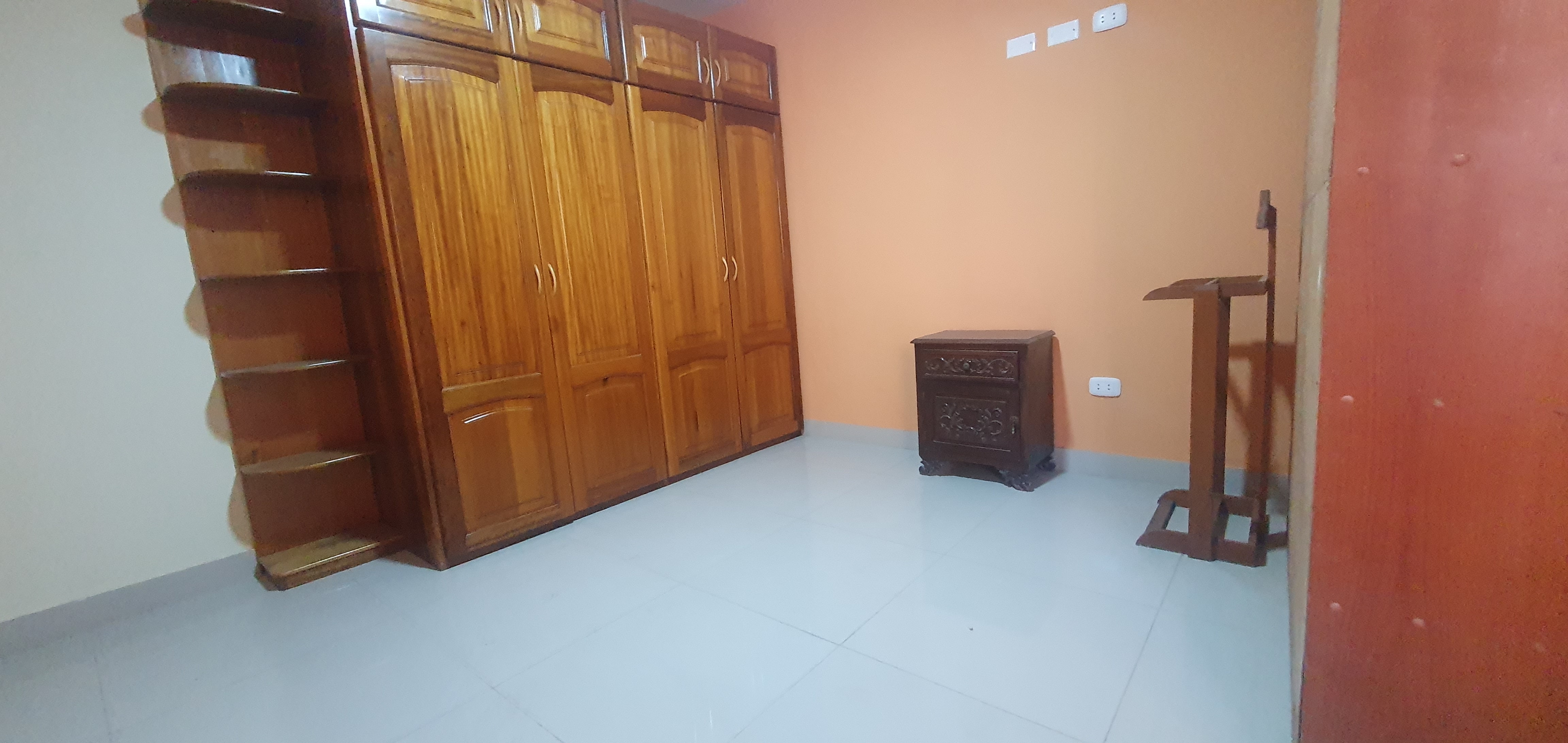 Local Comercial de Estreno con 10 Habitaciones:¡Oportunidad Única!