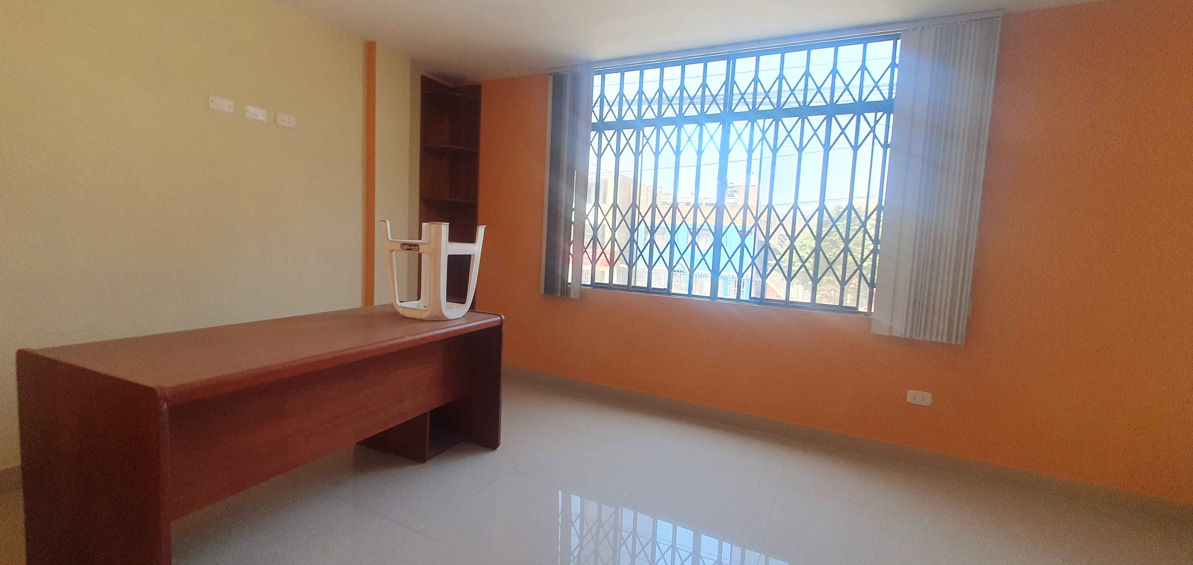 Local Comercial de Estreno con 10 Habitaciones:¡Oportunidad Única!