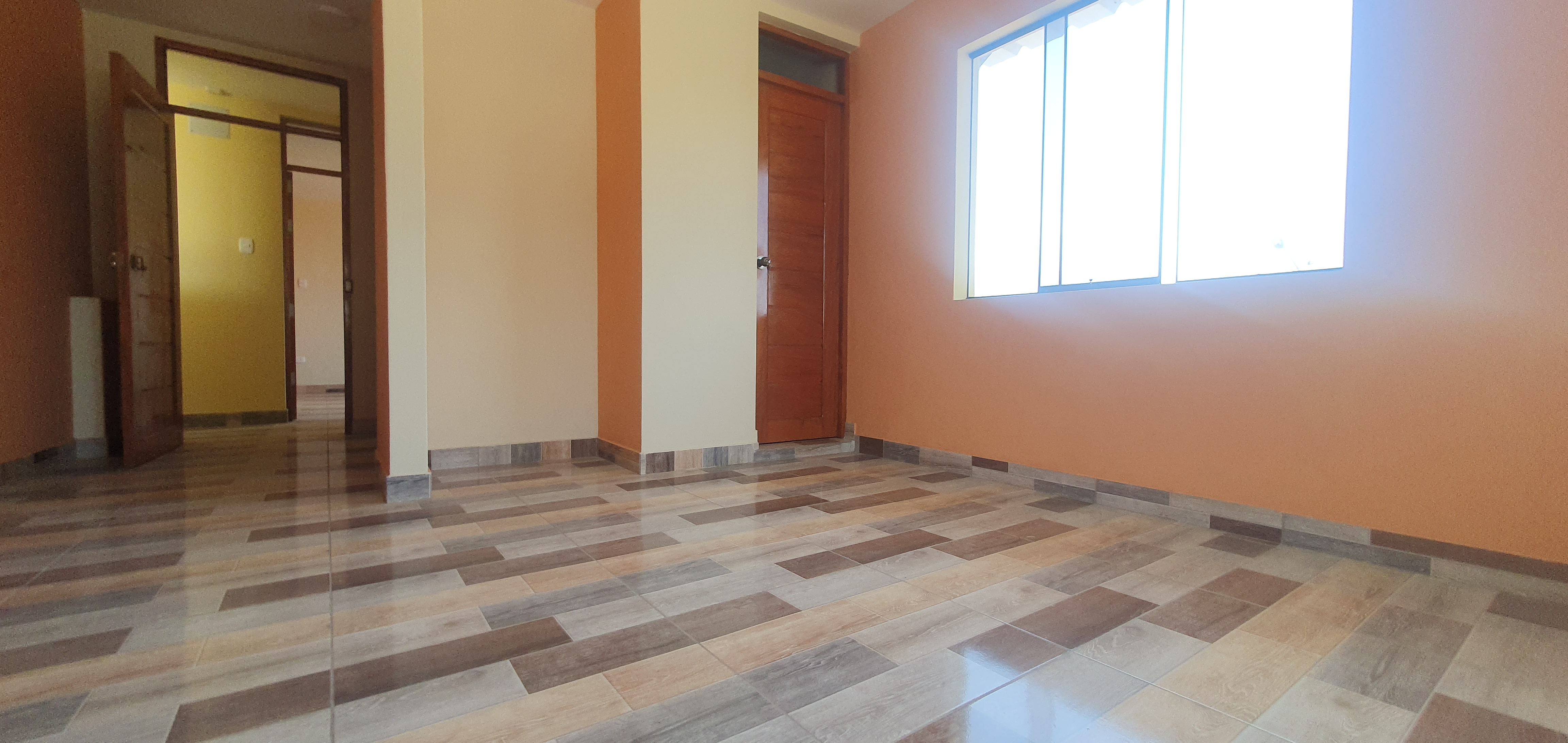Local Comercial de Estreno con 10 Habitaciones:¡Oportunidad Única!