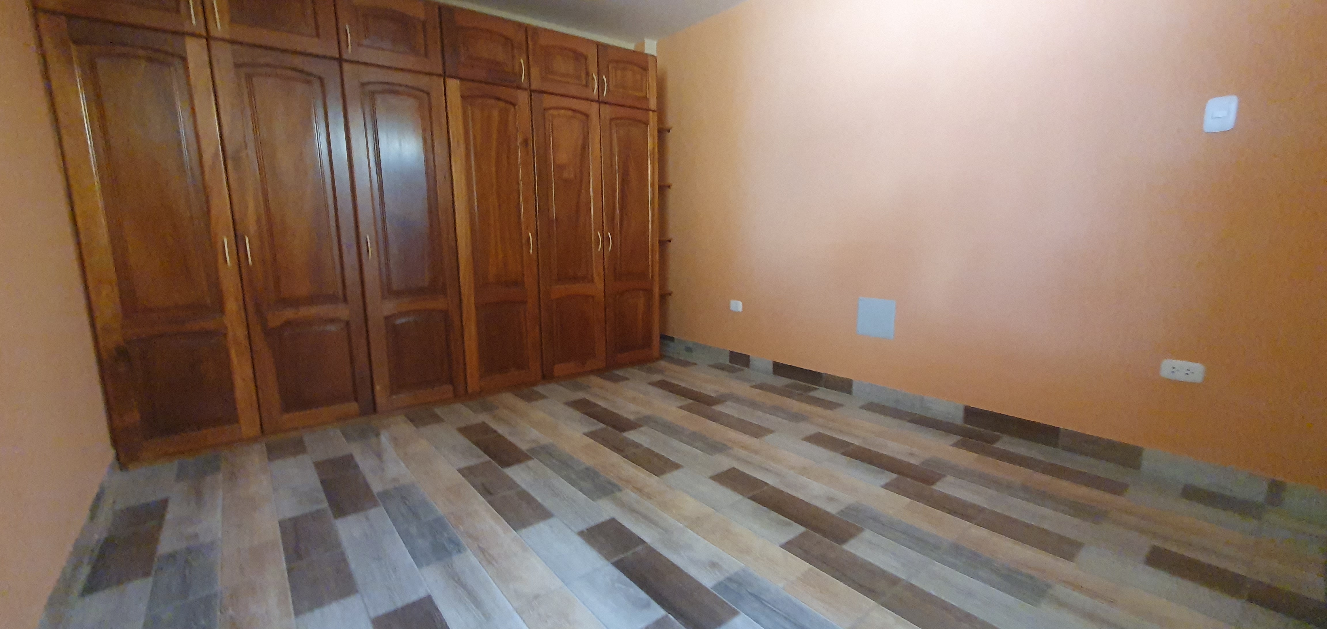 Local Comercial de Estreno con 10 Habitaciones:¡Oportunidad Única!