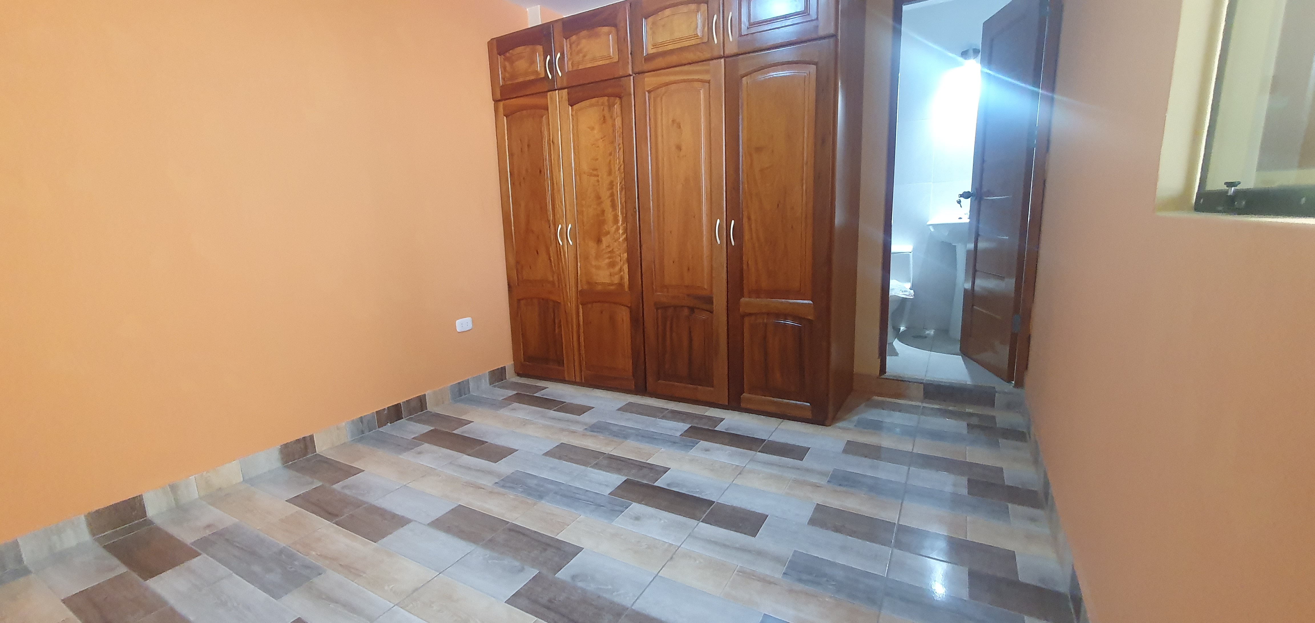Local Comercial de Estreno con 10 Habitaciones:¡Oportunidad Única!
