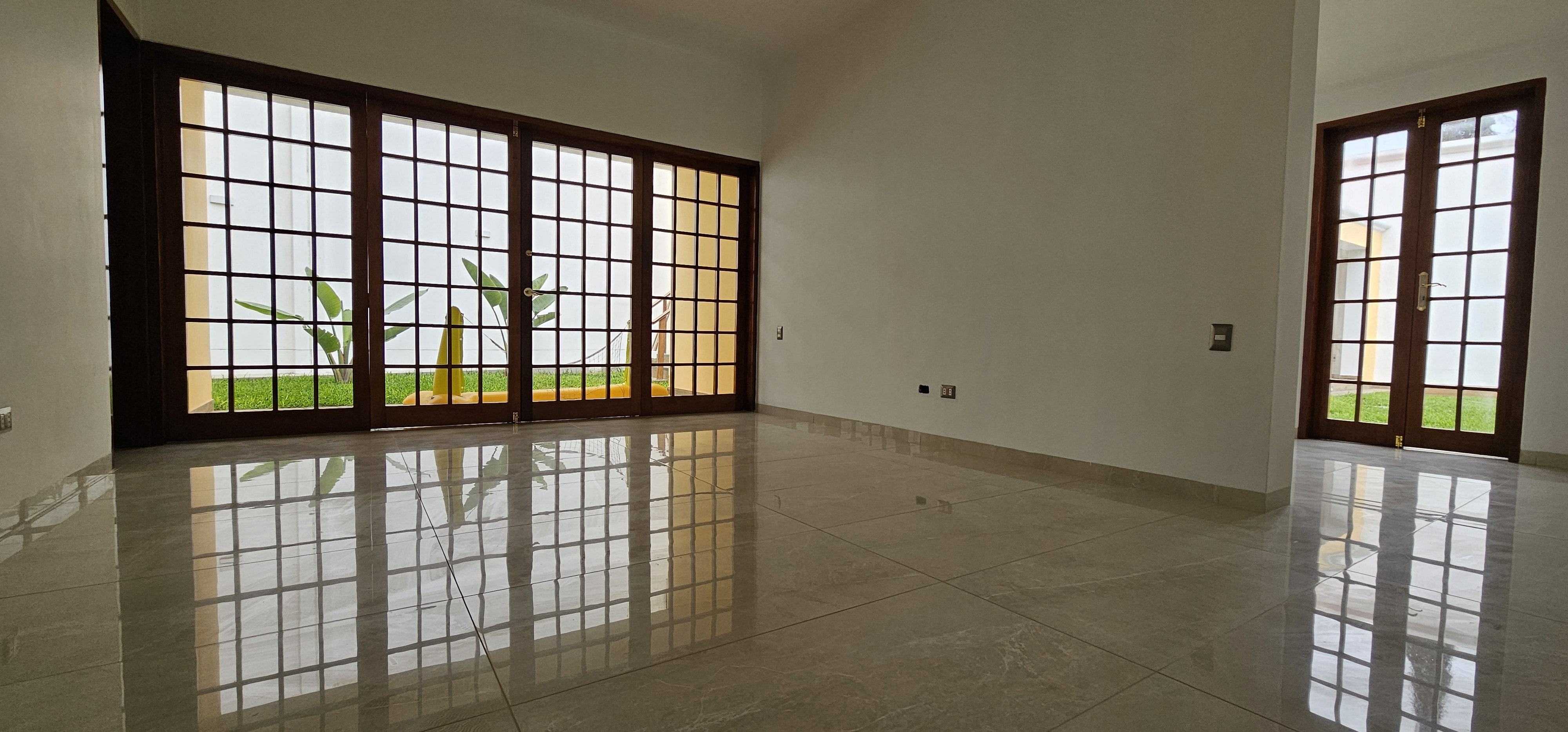 Maravillosa Casa en Avenida Residencial