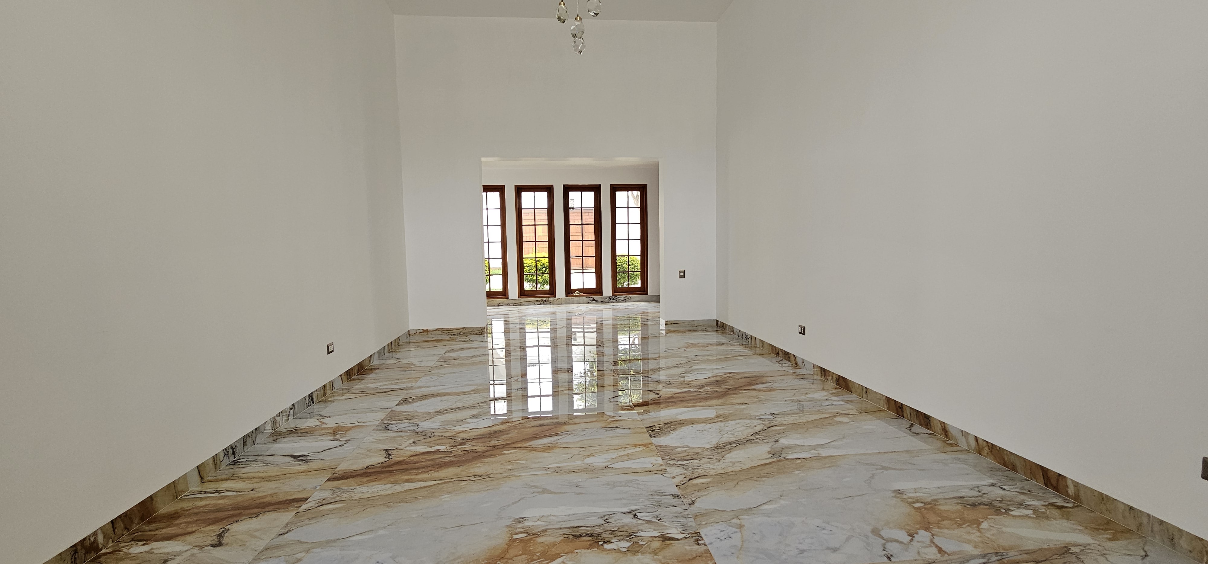 Maravillosa Casa en Avenida Residencial