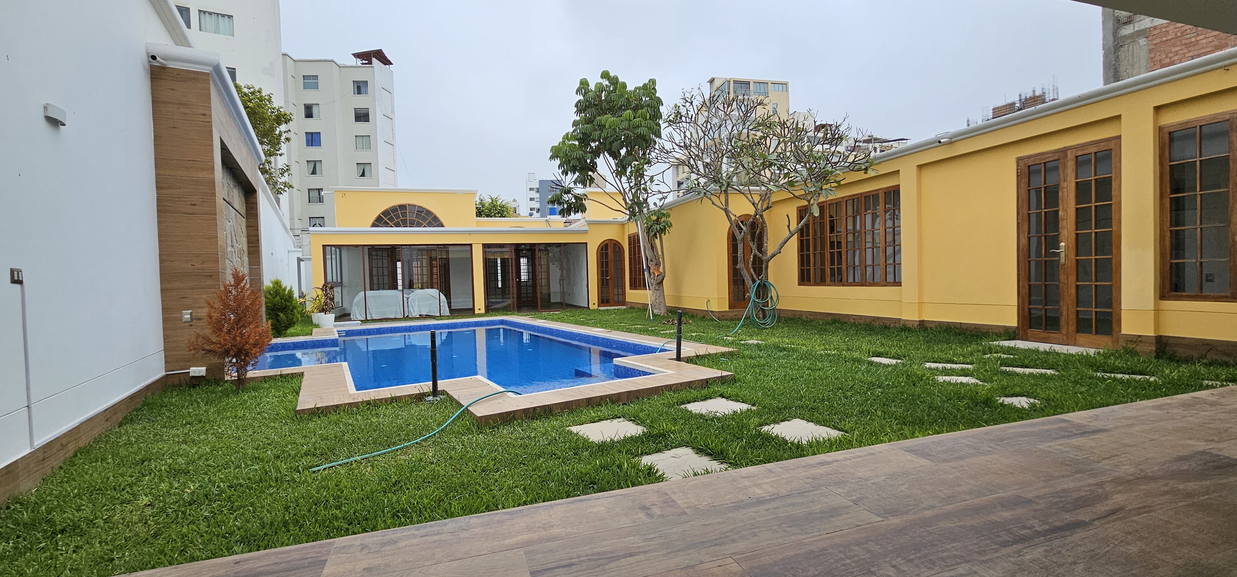 Maravillosa Casa en Avenida Residencial