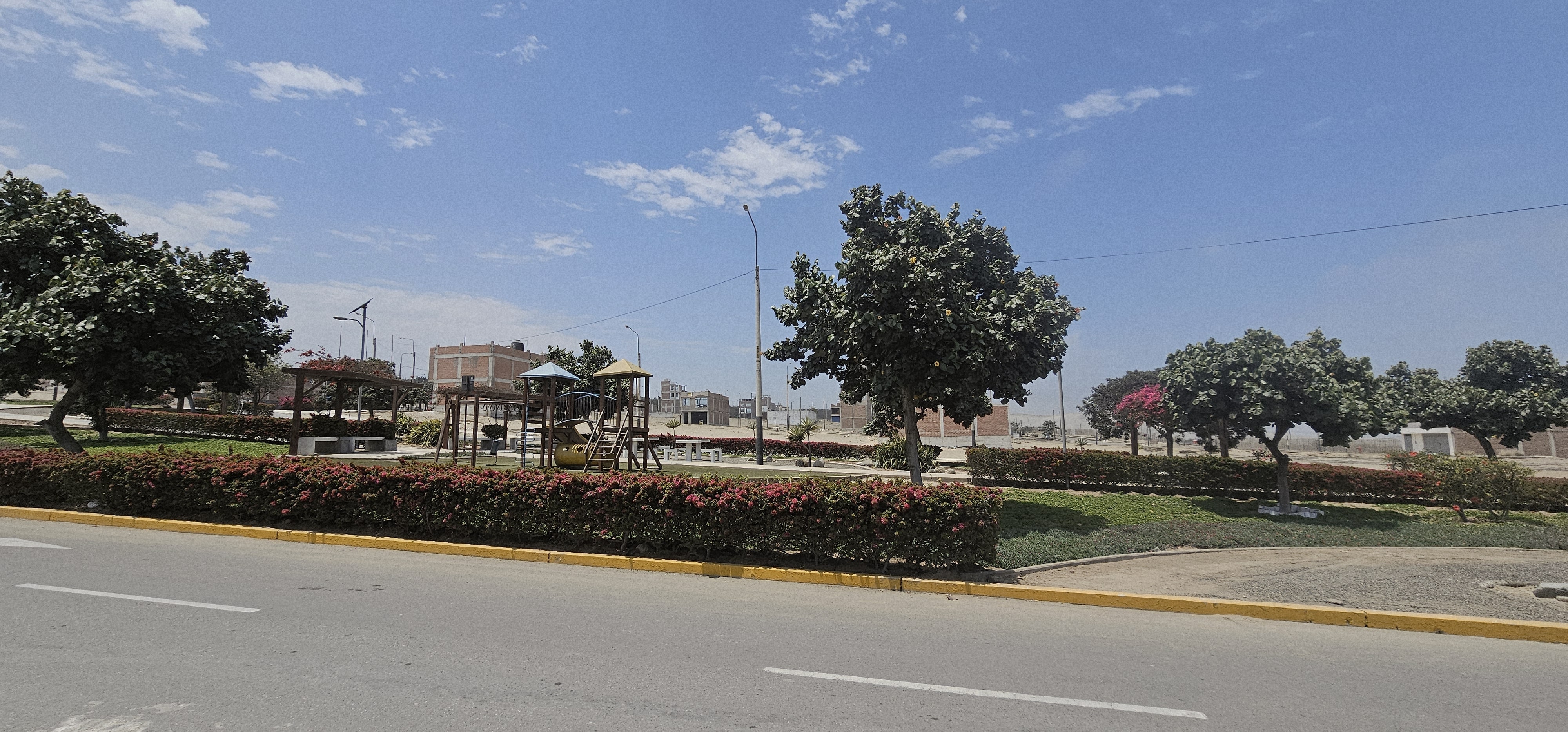 Casa de Estreno con Piscina y Terraza en Trujillo - Vive el Placer de lo Exclusivo
