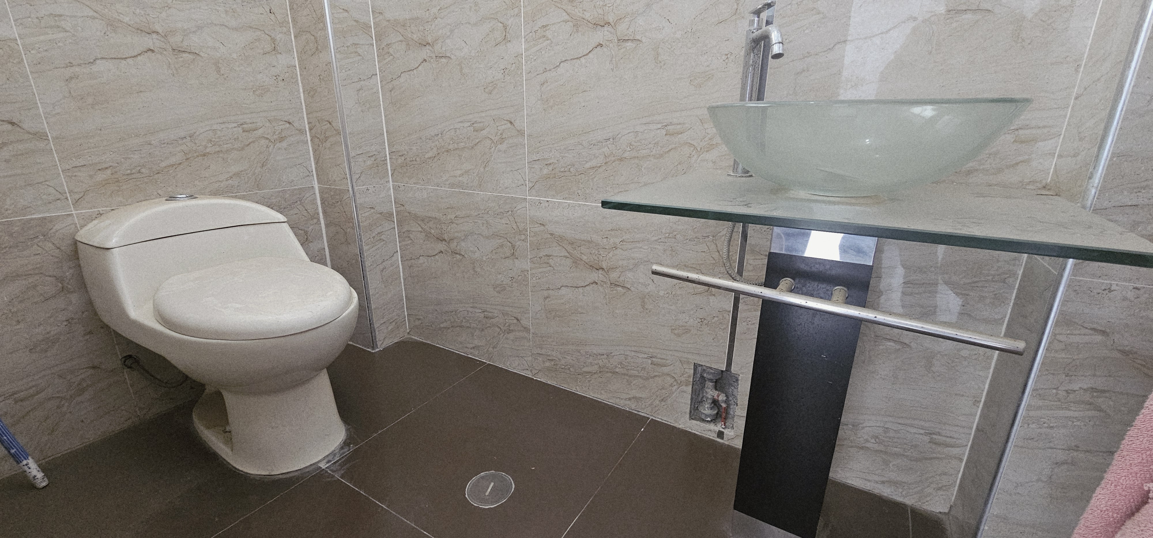 Casa de Estreno con Piscina y Terraza en Trujillo - Vive el Placer de lo Exclusivo