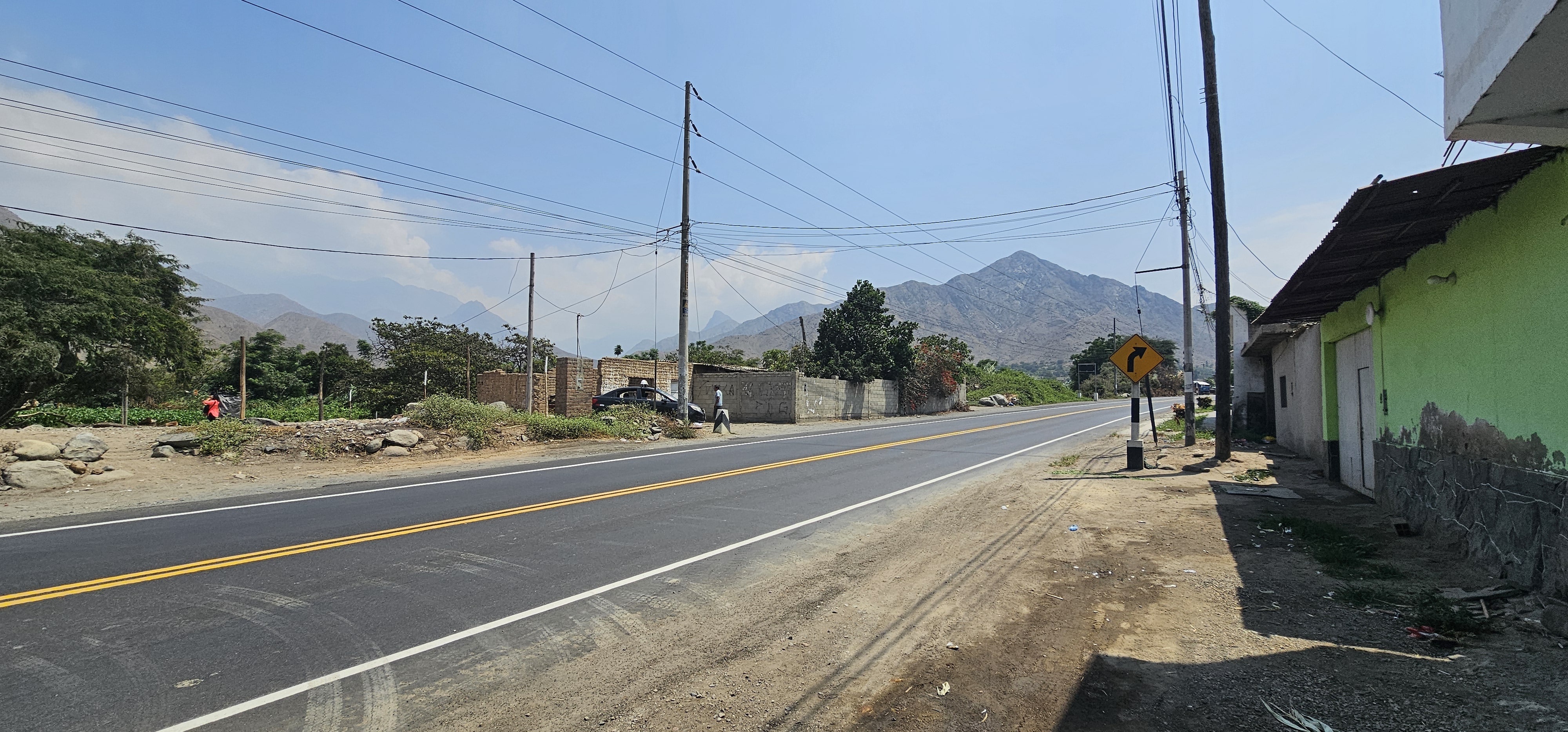Terreno Frente a Carretera y con Agua Propia
