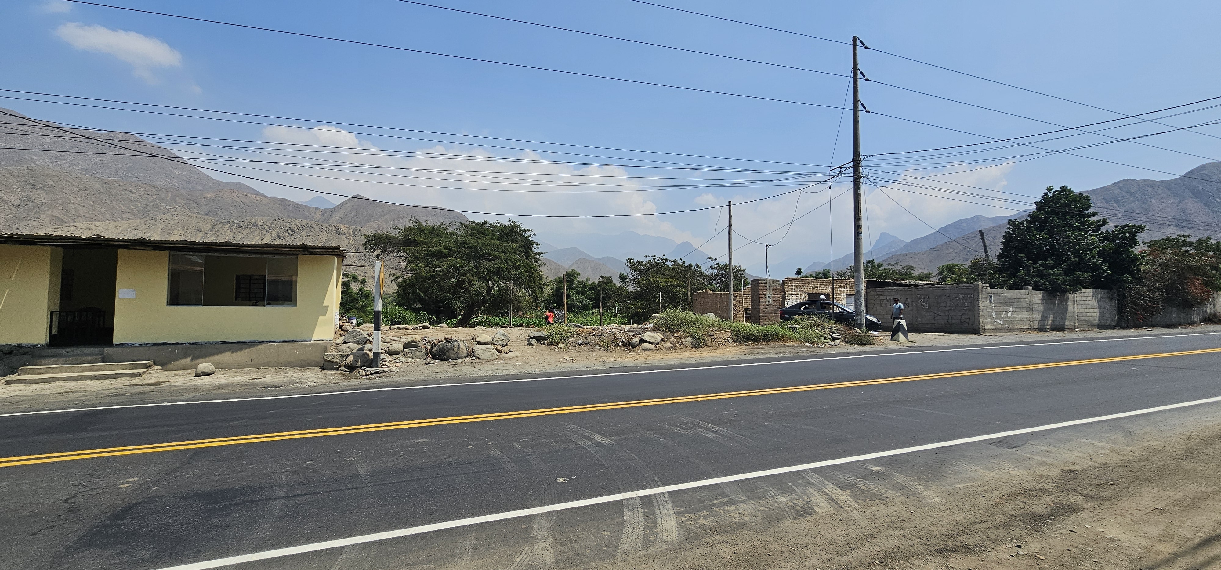 Terreno Frente a Carretera y con Agua Propia