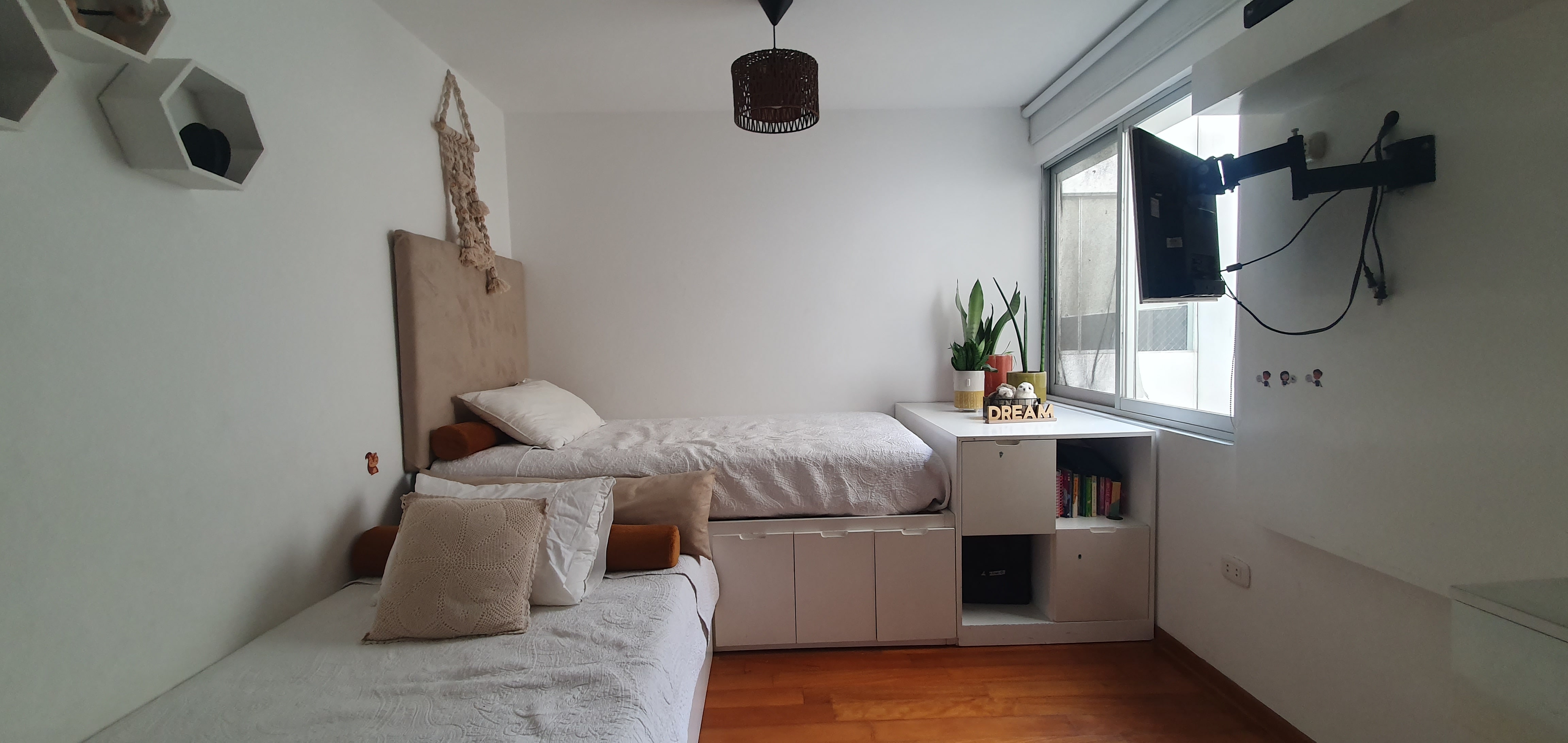 Dúplex de Primera Clase: Hogar, Comodidad y Estilo