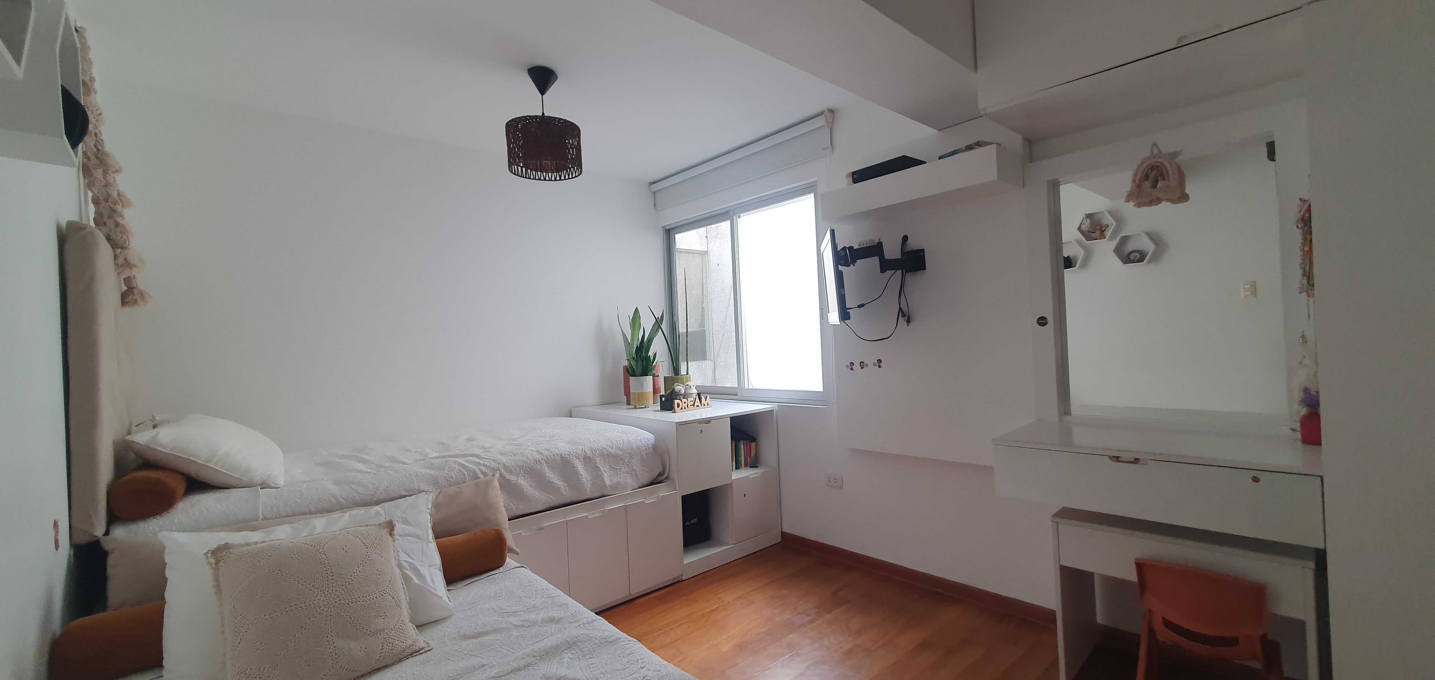 Dúplex de Primera Clase: Hogar, Comodidad y Estilo