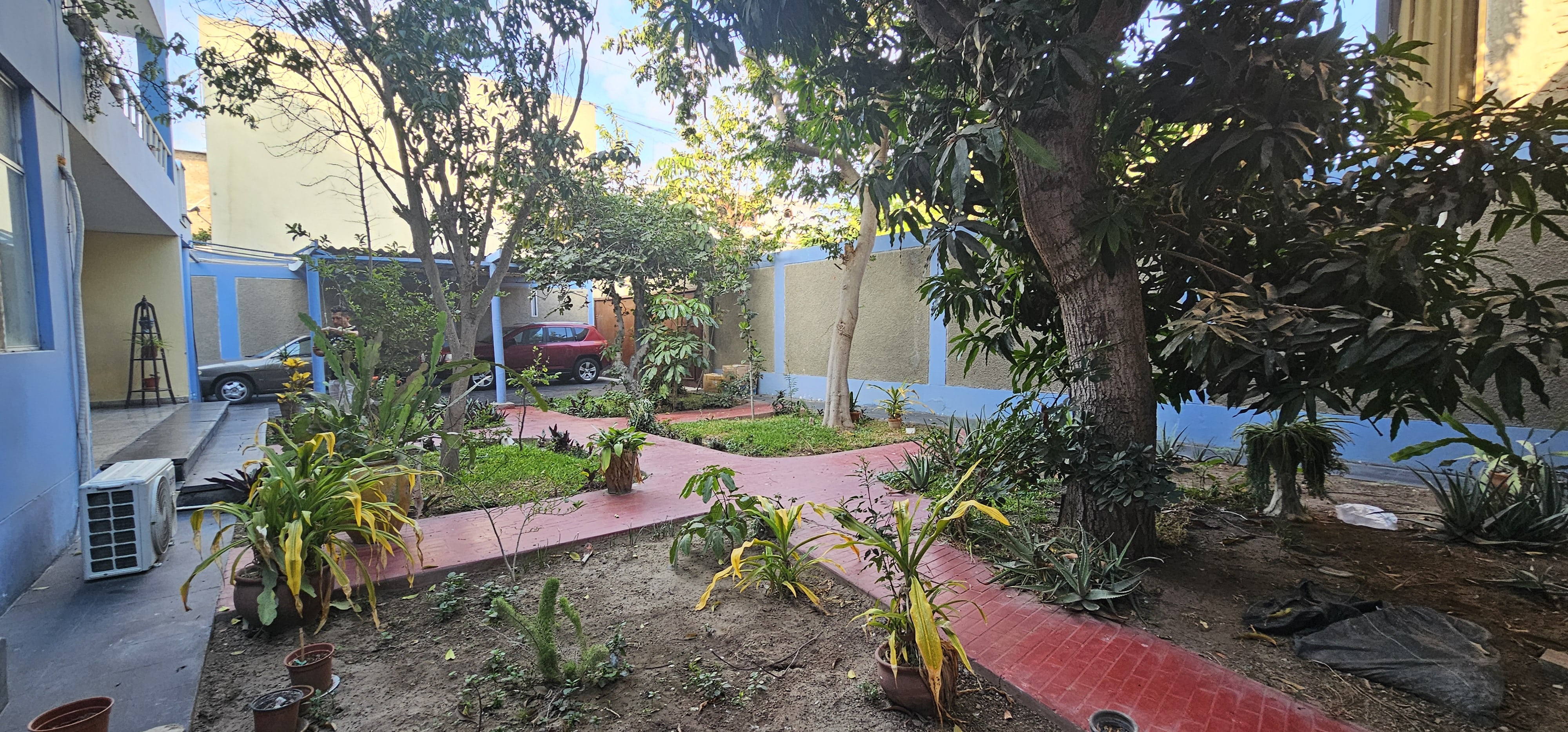 Casa en Av.Larco Cerca a Registros Públicos