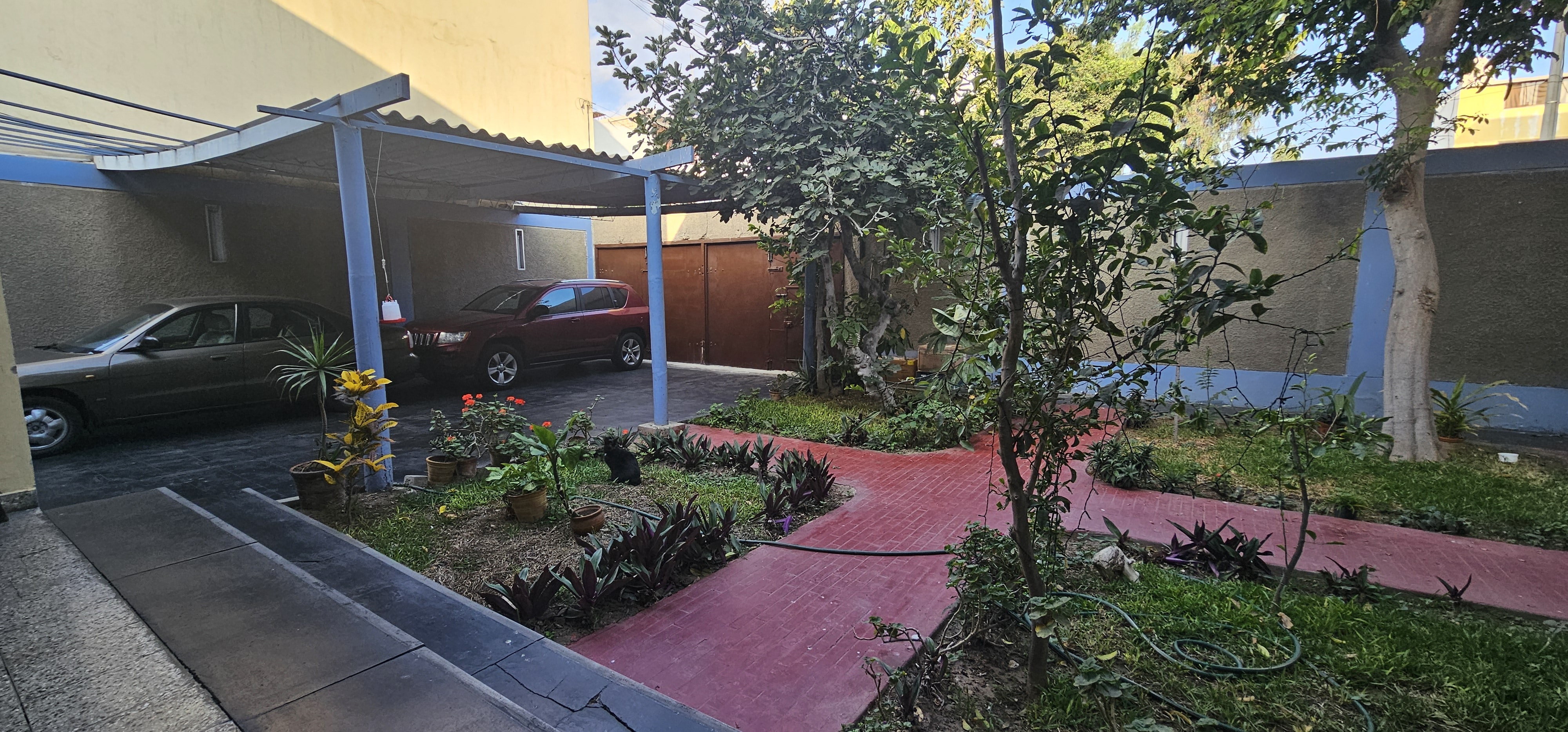 Casa en Av.Larco Cerca a Registros Públicos