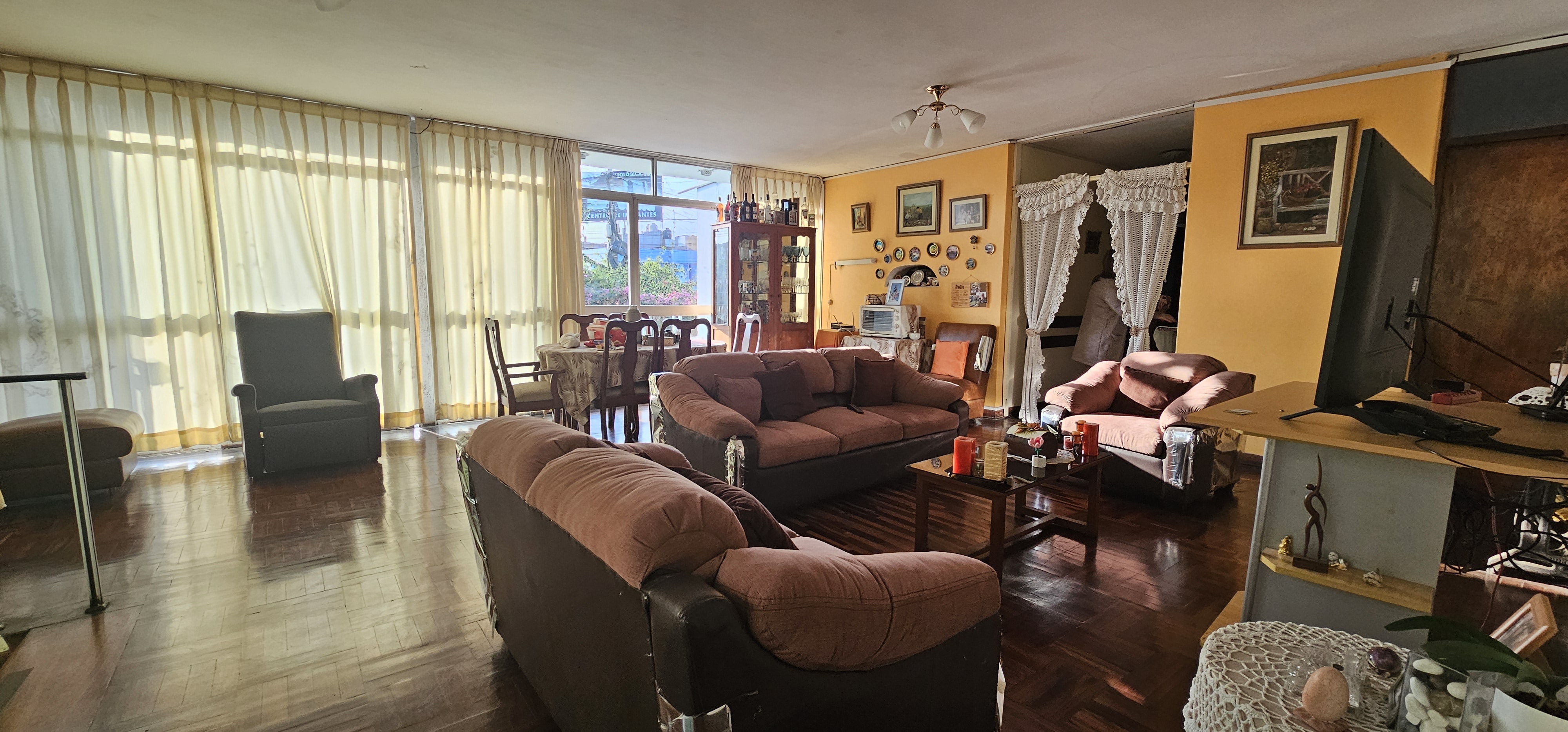 Casa en Av.Larco Cerca a Registros Públicos