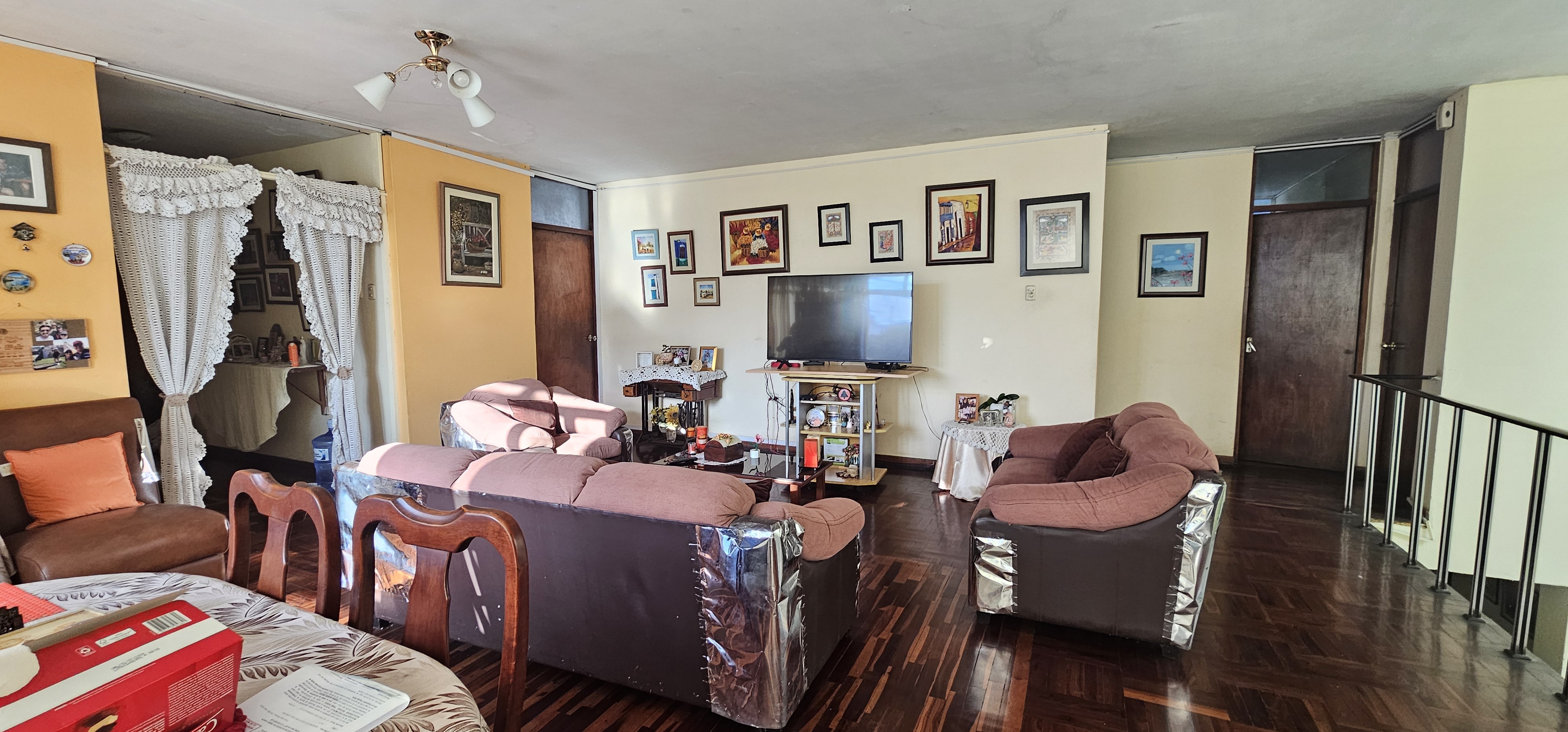Casa en Av.Larco Cerca a Registros Públicos