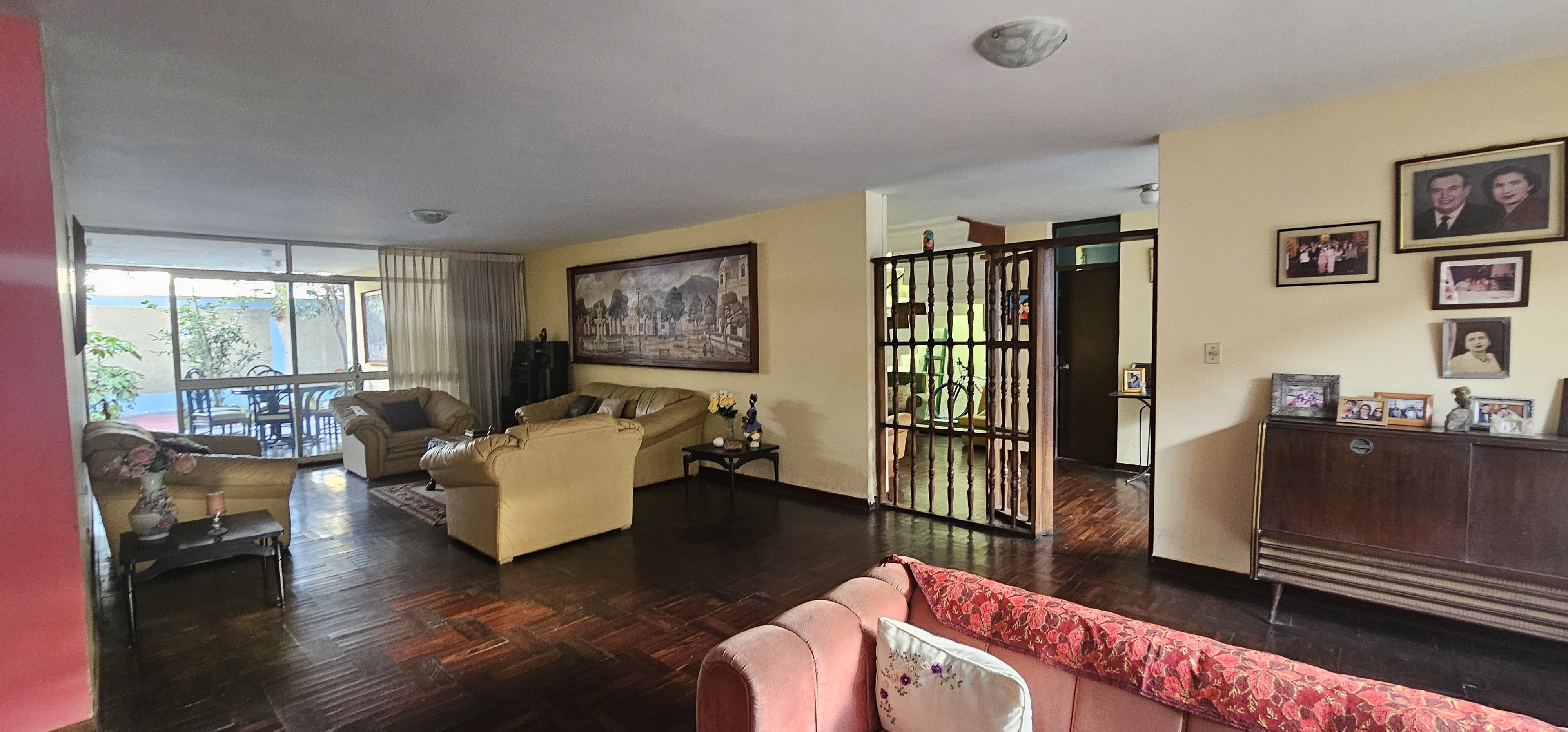 Casa en Av.Larco Cerca a Registros Públicos