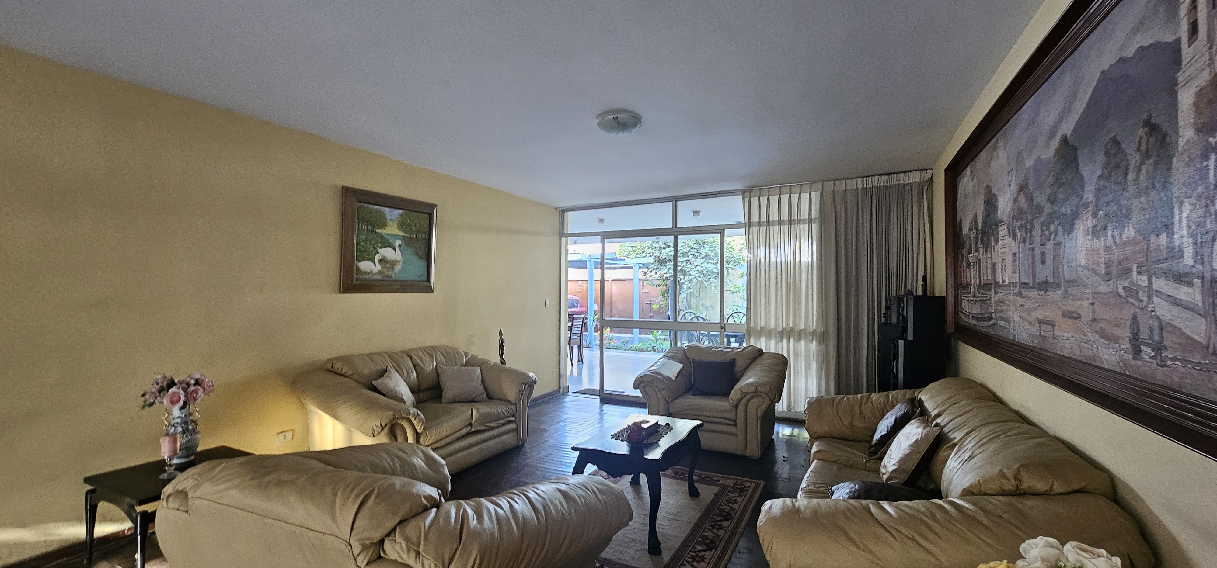 Casa en Av.Larco Cerca a Registros Públicos
