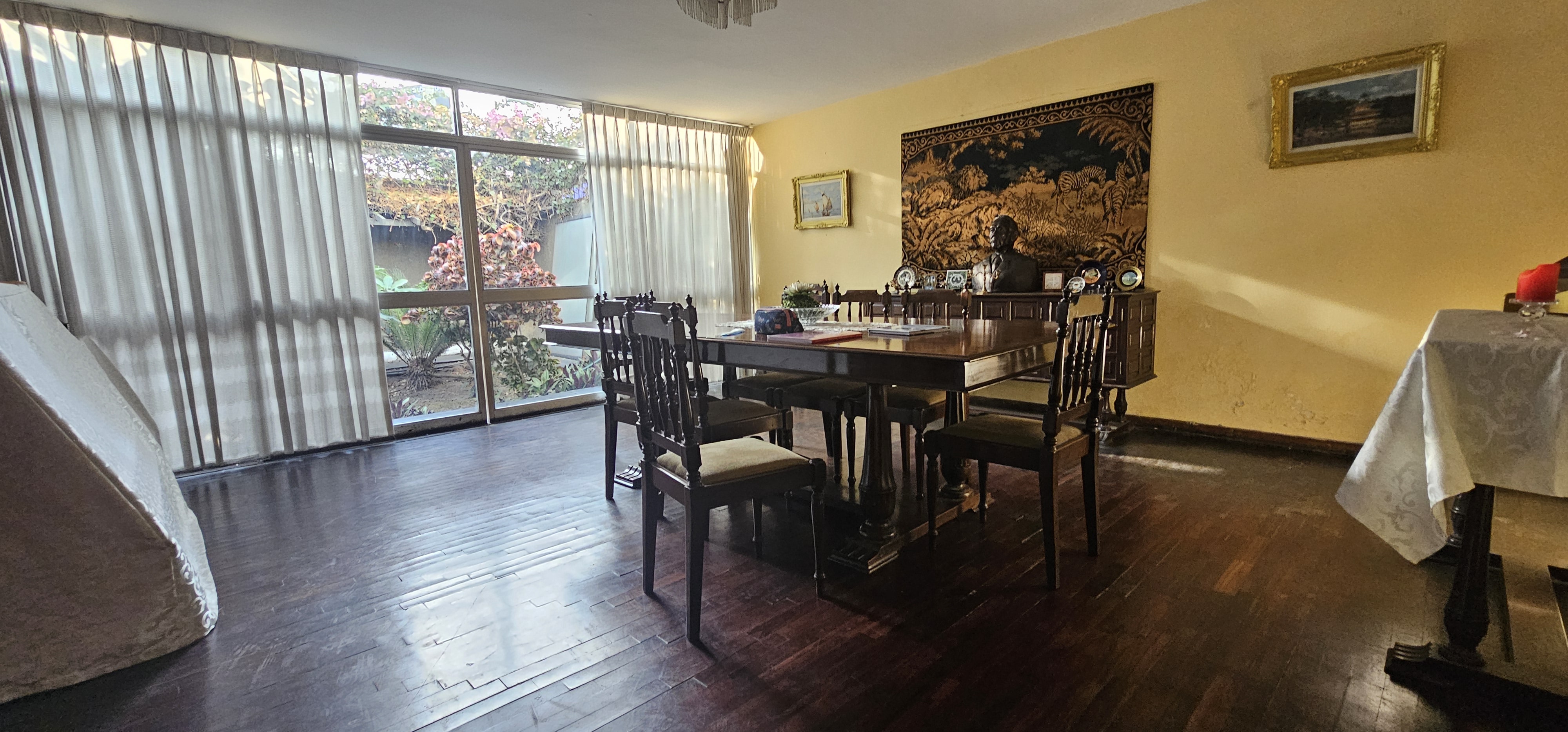 Casa en Av.Larco Cerca a Registros Públicos